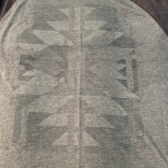 Geometric Pattern T-Shirt - Picture 2 of 6